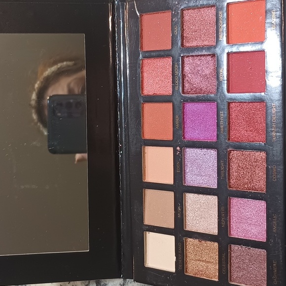 Huda dusk palette and glow cheek palette. Great stocking stuffers. - Picture 3 of 4
